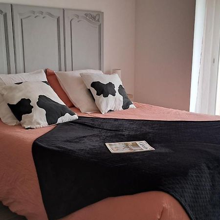Bed and Breakfast La Bergerie Du Mesnil Livry  Екстер'єр фото